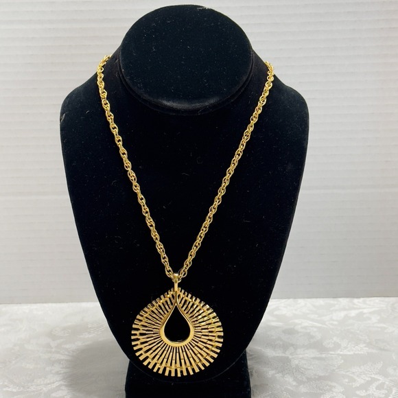 Trifari Jewelry - Trifari Necklace Pendant Vtg Brushed Gold Tone Peacock Fan Rope Chain 28"